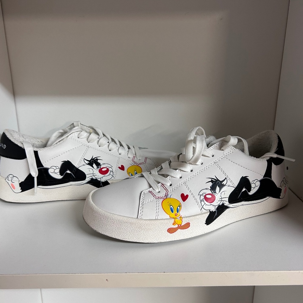 Moaconcept x looney tunes sneakers
